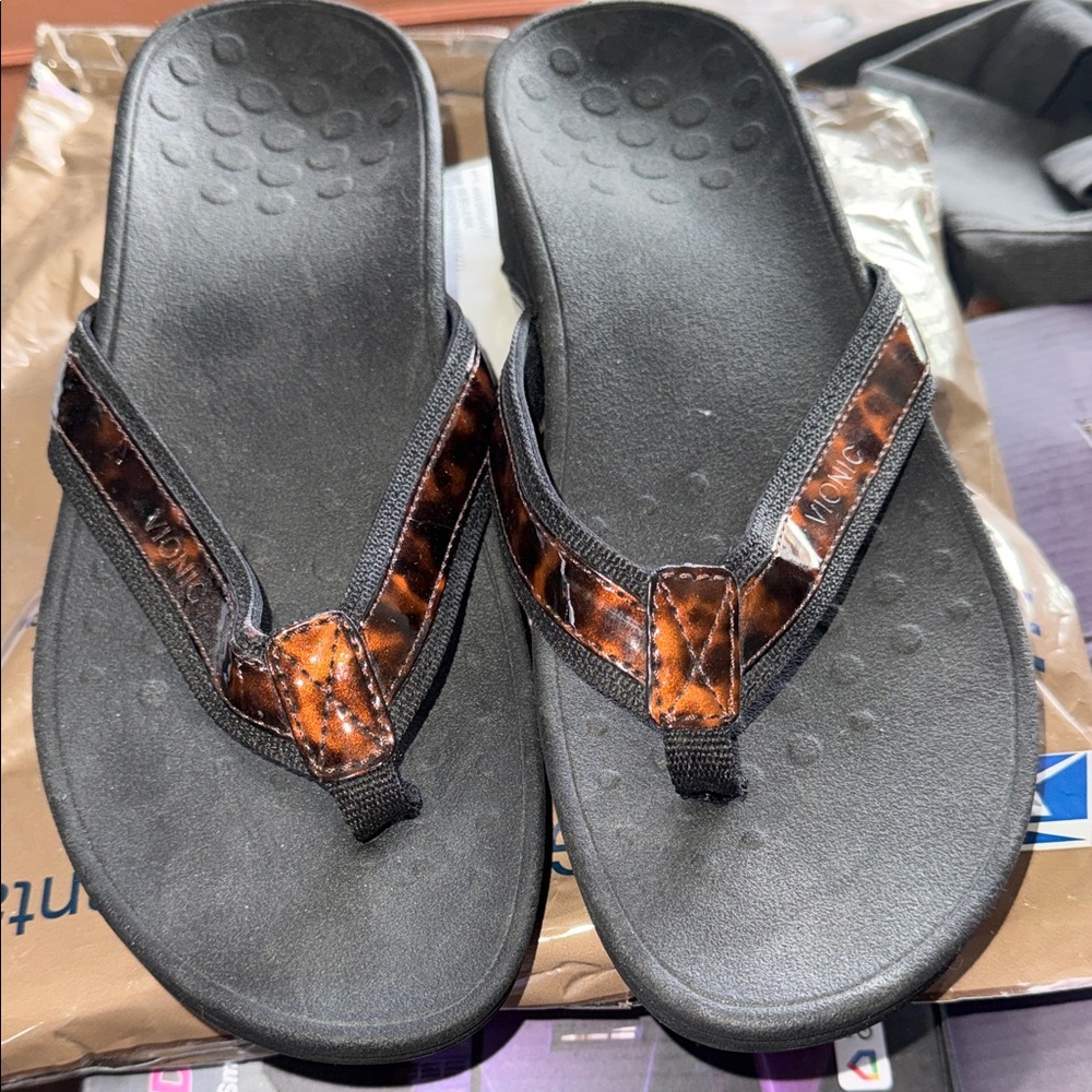 Vionic flip flop sandals